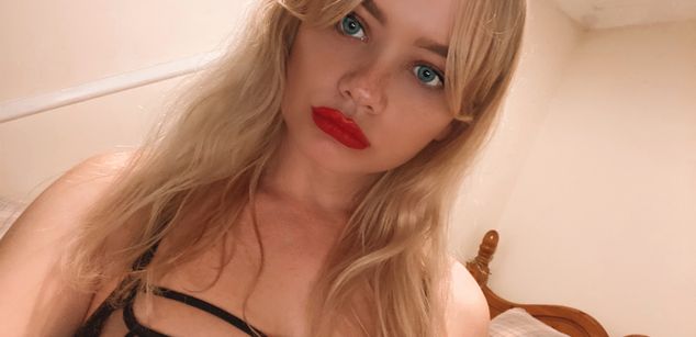Model - Daisy Day horny