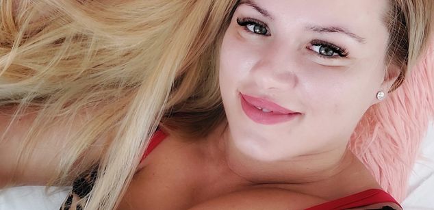 Model - JuliaLyn bigboobs