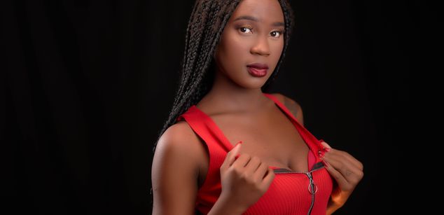 Model - yudi pregnant