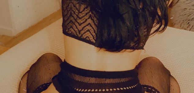 Model - AmeliaJune boobs