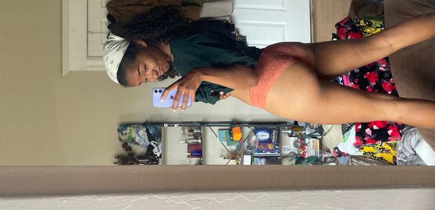 Model - Lex Loves blonde