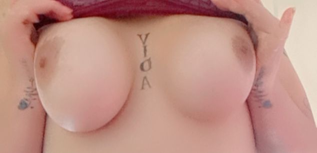 Model - AngelyDirtySquirt bdsm