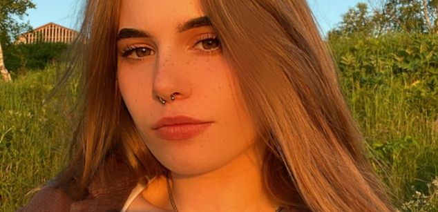 Model - Caitlin_Carey natural