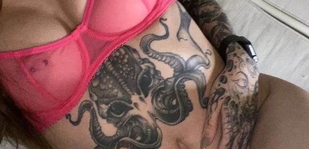 Model - NaomiLisss slim