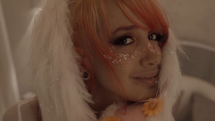 MISS BUNNY WANT SOME CARROTS!