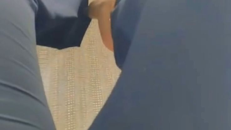 Caress my whole body 