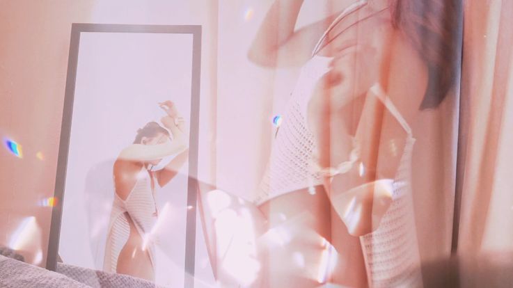 She seduced herself while he was in the shower!