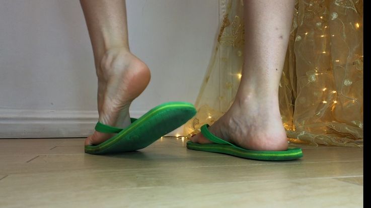 I'm clapping my heels in flip-flops