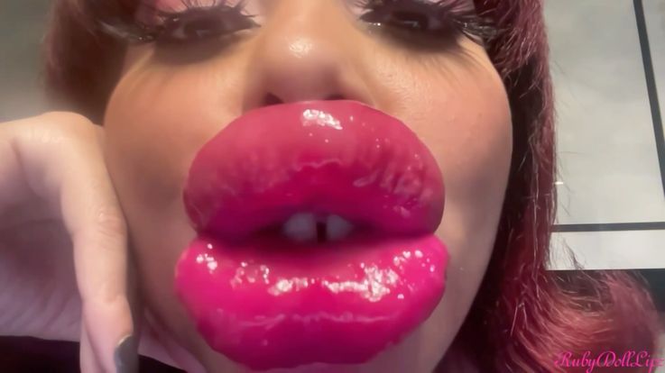 2/22/24 Growing XXXL Doll Lips