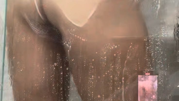 Acompáñame a ducharme ?