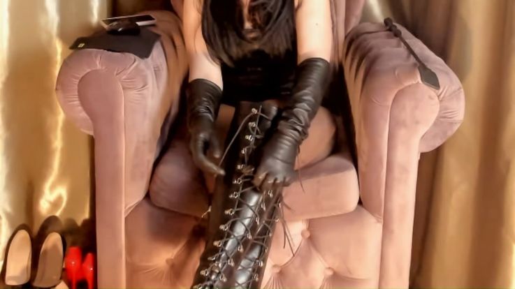 Pathetic slave at the feet of your Goddess - serve