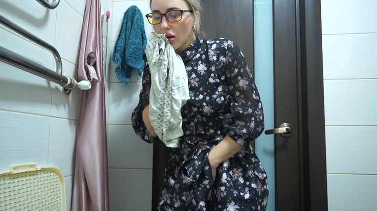 Smelling my step brother`s pants and squirting