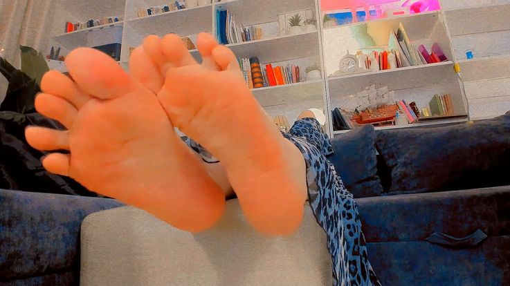 ? OILED FEET WORSHIP. HUMILIATION. SOLES. TOES