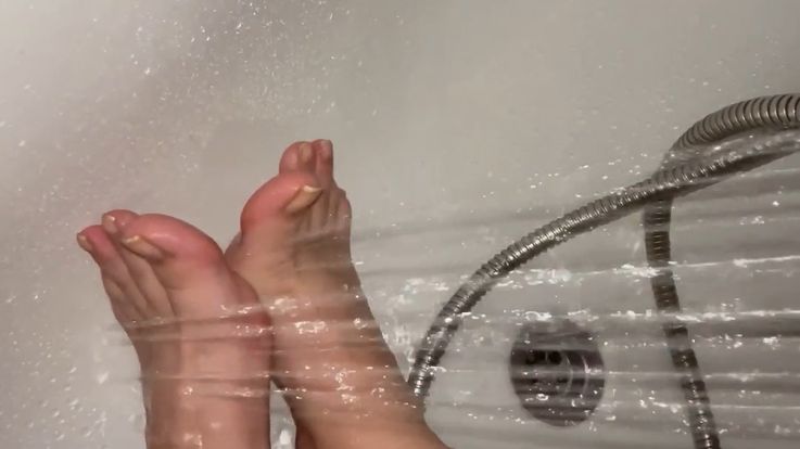 Filtered video for my boyfriend of my wet feet in
