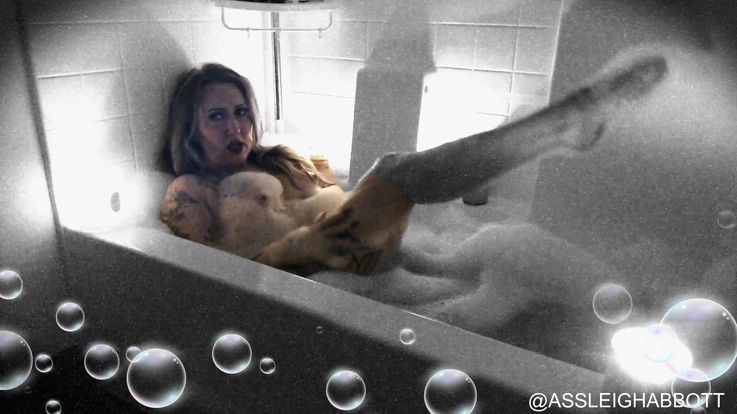 HOT MILF BUBBLE BATH - SOAKED & SPREAD