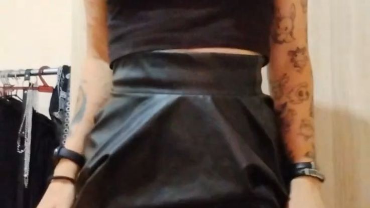 Show clothes pussy and ass boobs