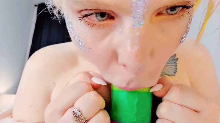 Hot 25 cm blowjob by sweet blonde