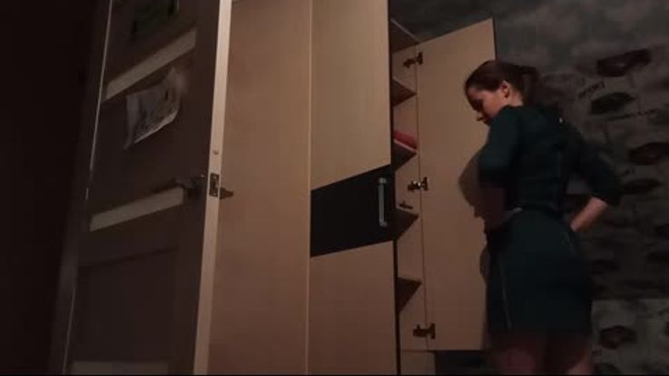 spying on the sisy beauty