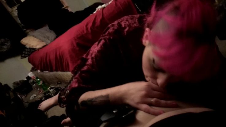 Horny Babe Sucks big Cock