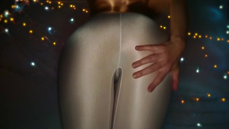 Mesmerising ass in shiny Leggings 