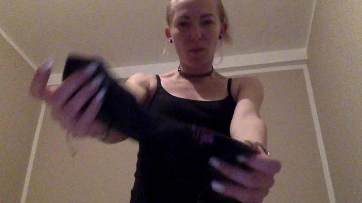 Cuckold-Smell the socks of My boyfriend