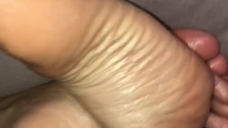 Oily soles and dirty talking