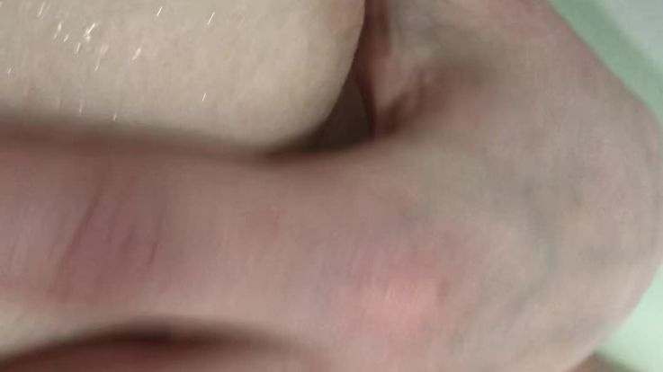 I'm playing with my hairy pussy in bathtub