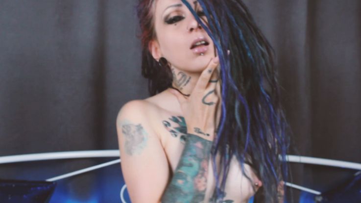 Lets fuck this gothic cat!=)