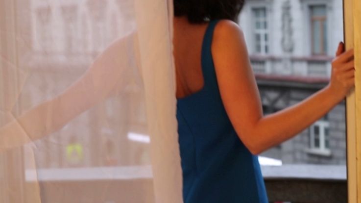 blue dress