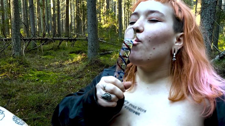 Hairy pussy's outdoor masturbation