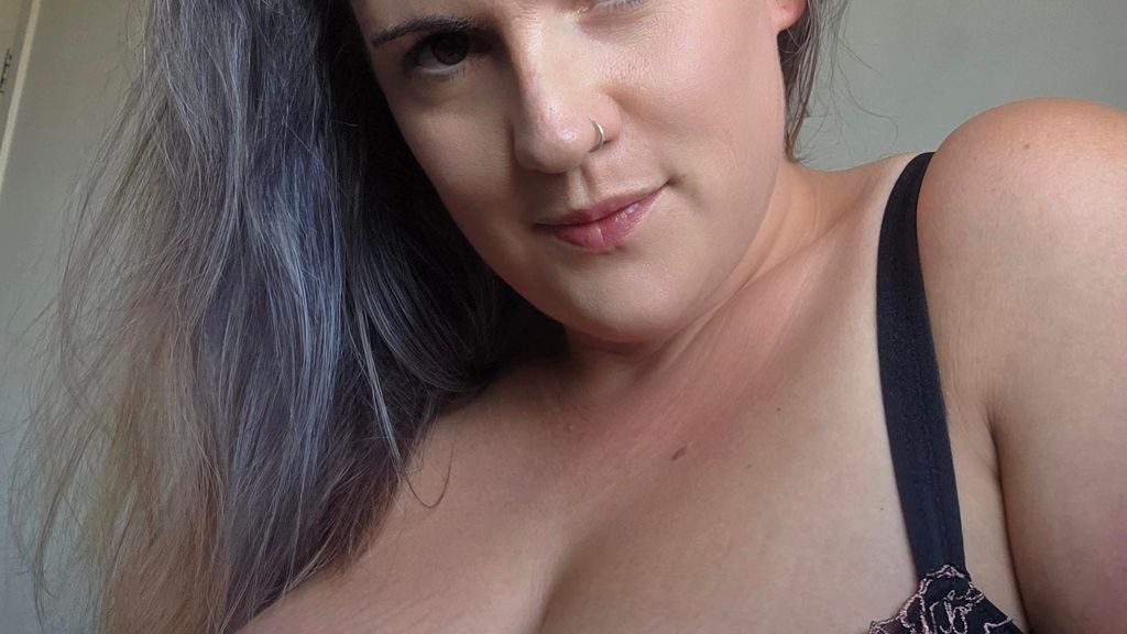 curvymaskedbabe