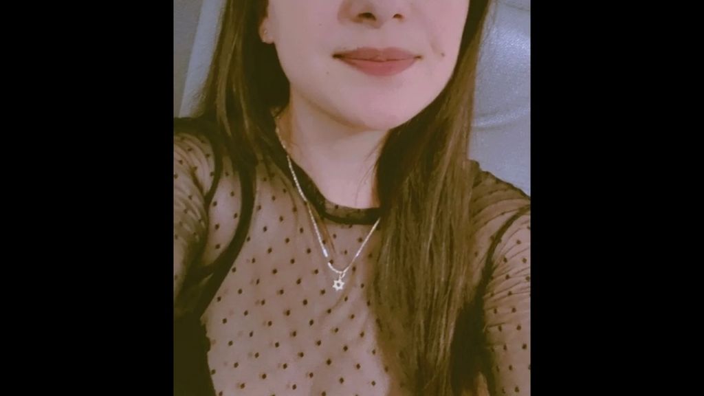 angela_gomez