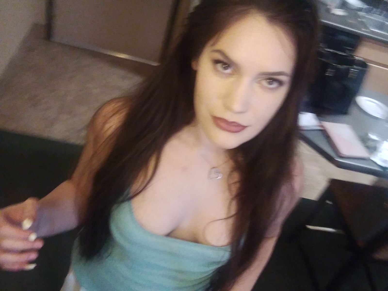 Skype live sex chat with Brie Whobang