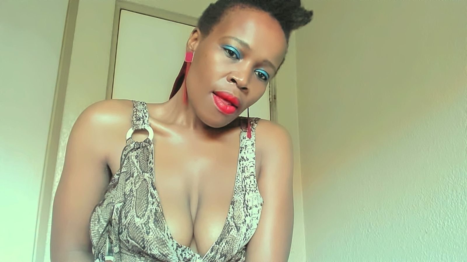 Skype live sex chat with AfricanSquirtQueen