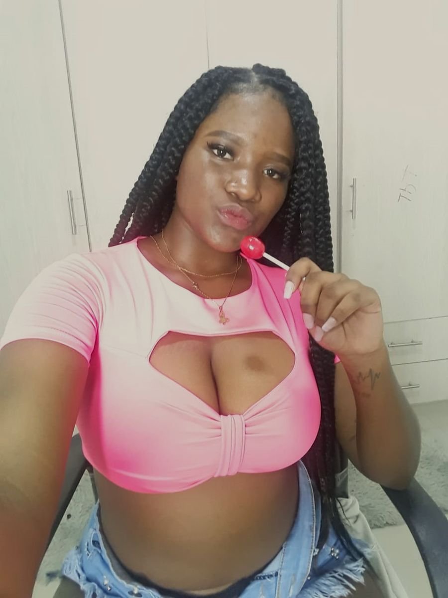 Skype live sex chat with LeslyLuu