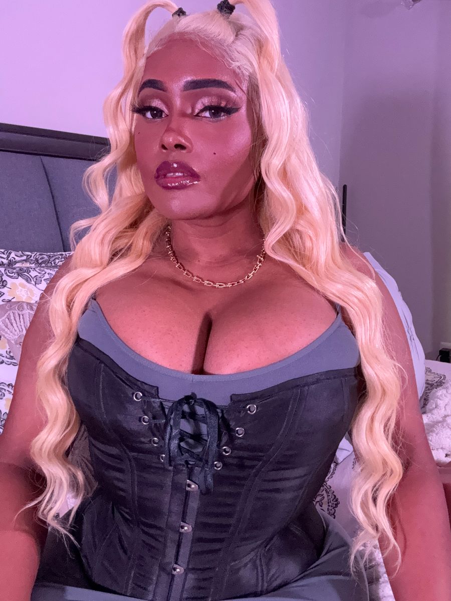 Mistress Monet Fontaine