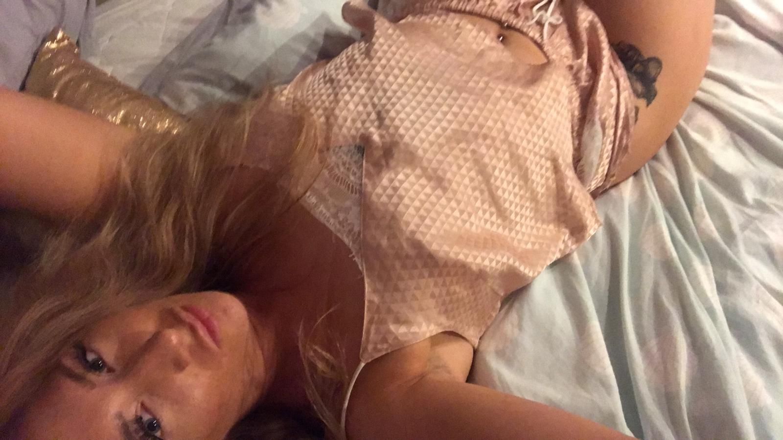 Sienna Blake live webcam show