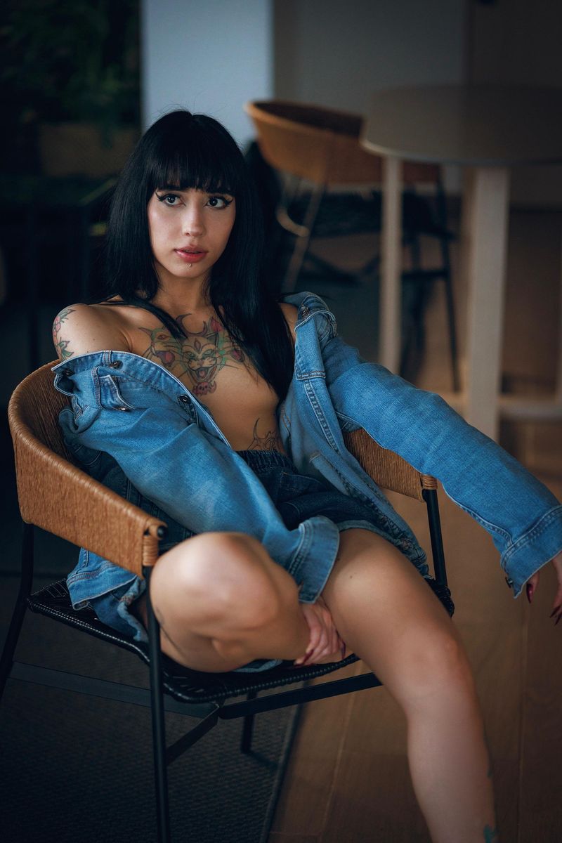 Mia Burton