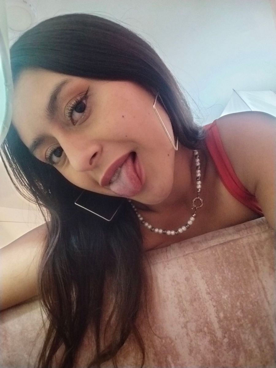 MiaLewis