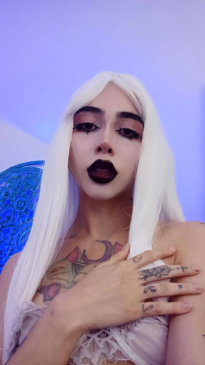 Mia Burton