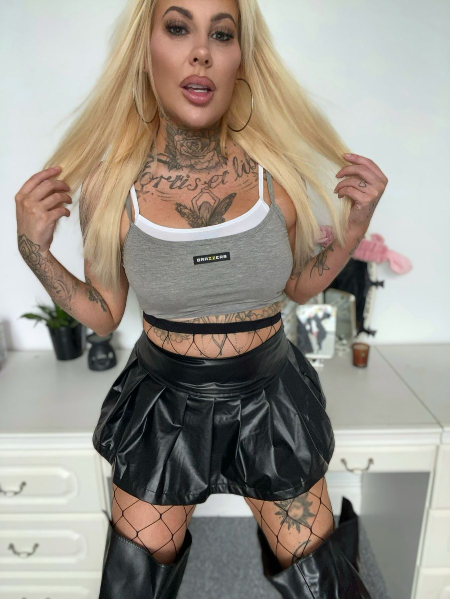 Chloe Savage