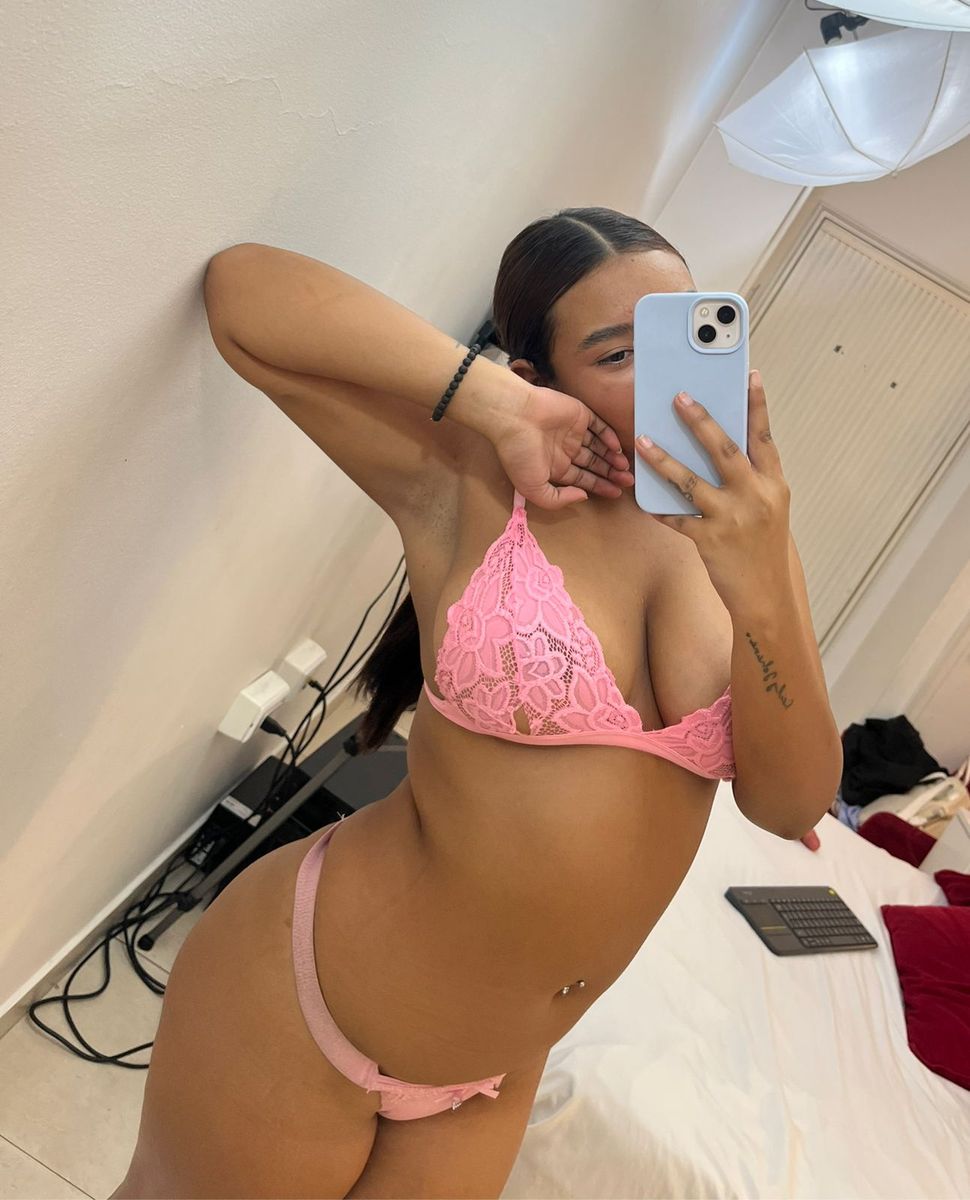 GabyMoreau live webcam show
