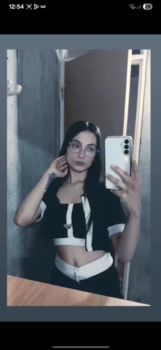 Abril Lewis