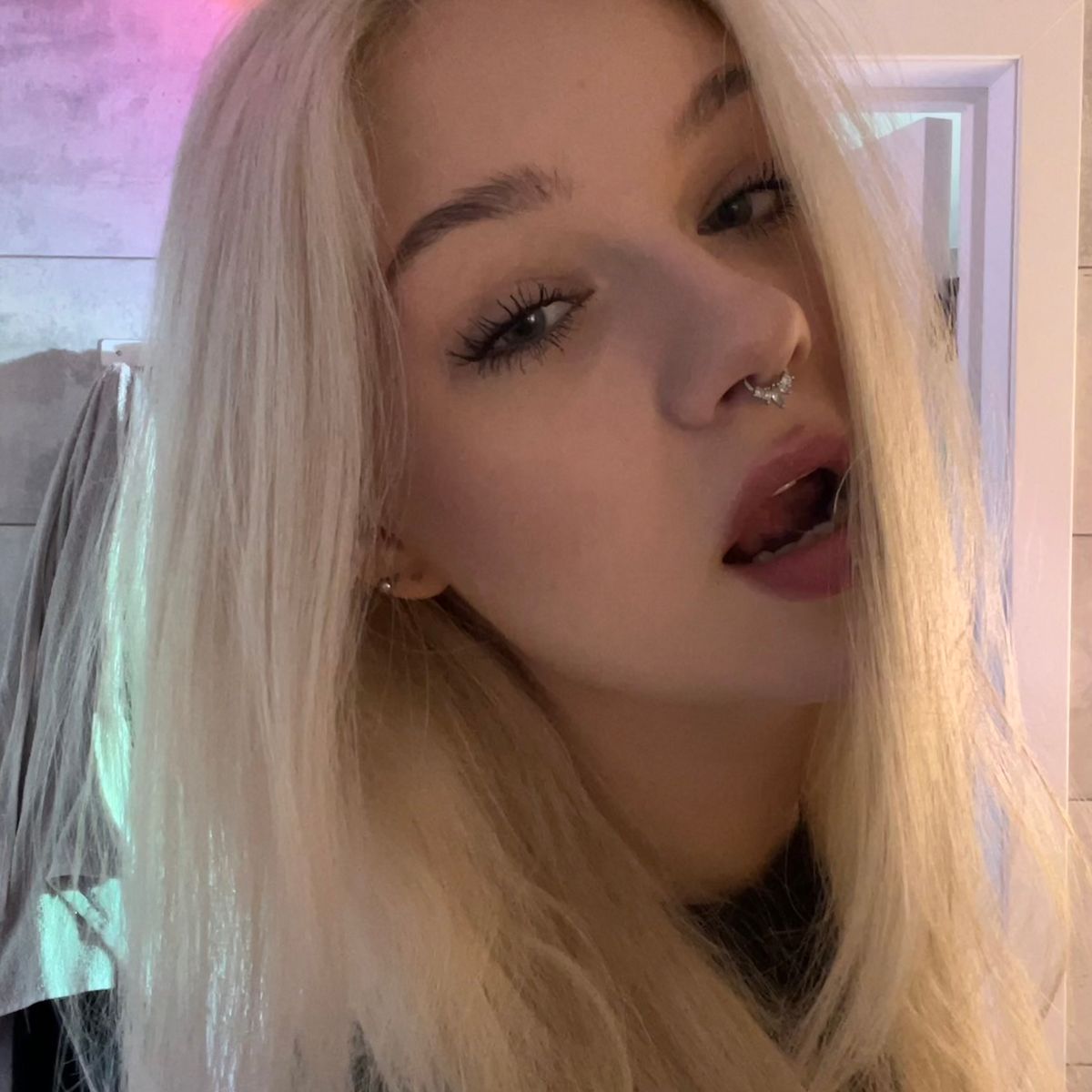 Cute Michell Michelle ️ Live Cams | Teams, Discord & Telegram