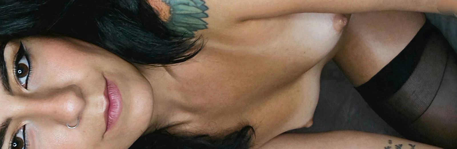 Genesis Noir live webcam show