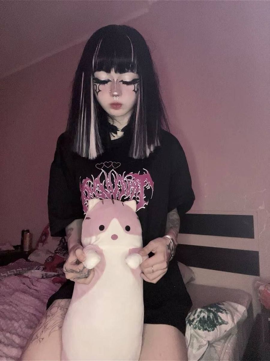 HolyCute live webcam show