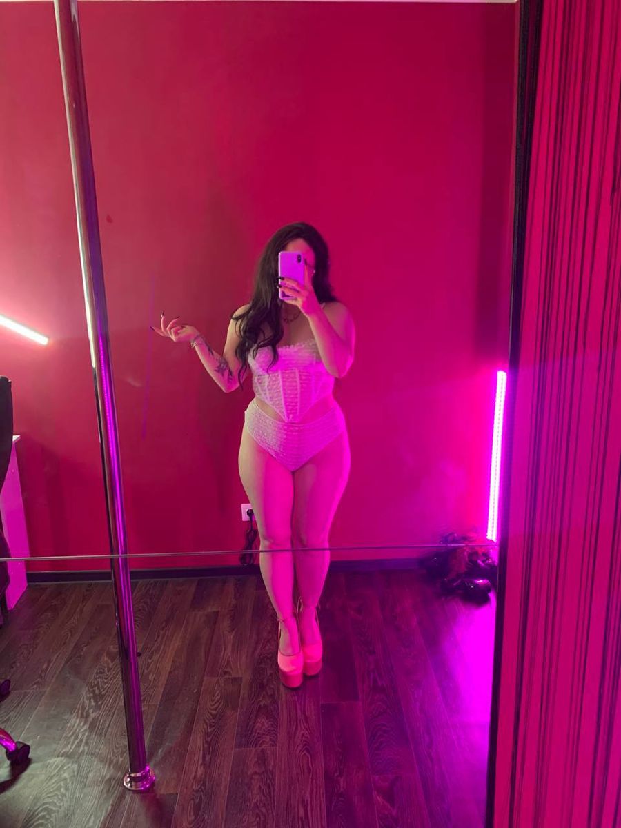 Mistress Moon live webcam show