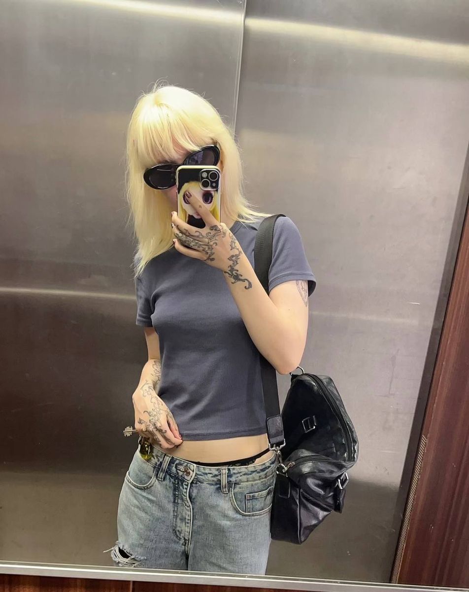 Alice live webcam show