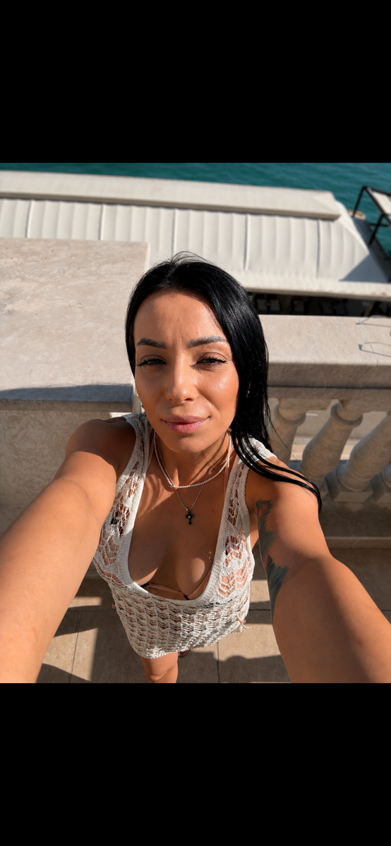 KyaraVale live webcam show
