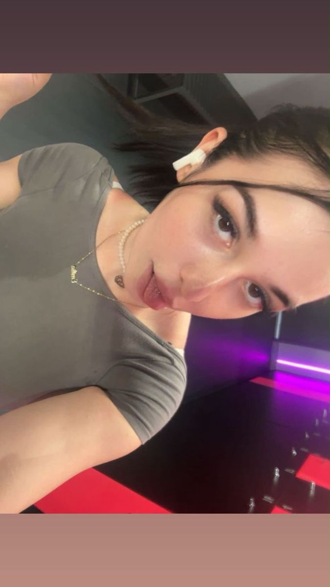 Sophie live webcam show